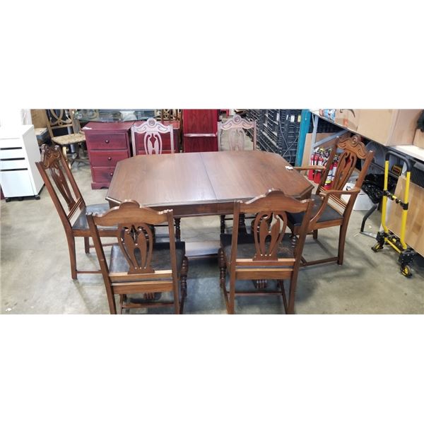ANTIQUE WALNUT DINING TABLE AND 5 CHAIRS