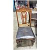 Image 3 : ANTIQUE WALNUT DINING TABLE AND 5 CHAIRS
