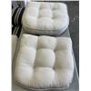 Image 2 : 3 SEAT CUSHIONS AND PATIO CHAIR CUSHION SET