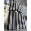 Image 4 : 3 SEAT CUSHIONS AND PATIO CHAIR CUSHION SET