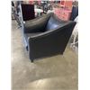 Image 2 : BLACK OVERSIZE LEATHER CHAIR
