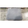 Image 3 : GREY OTTOMAN