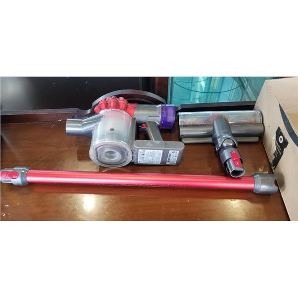 DYSON V8 ORINAL PLUS CORDLESS STICK VACUUM - TESTED WORKING, RETAIL $499