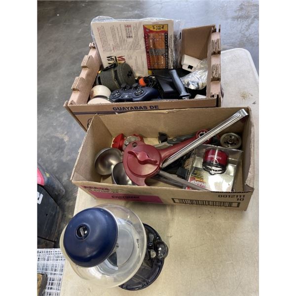 2 TRAYS OF ASSORTED HOUSEHOLD ITEMS AND GUMBALL MACHINE