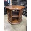 Image 5 : PAIR OF VINTAGE OCTAGONAL ENDTABLES