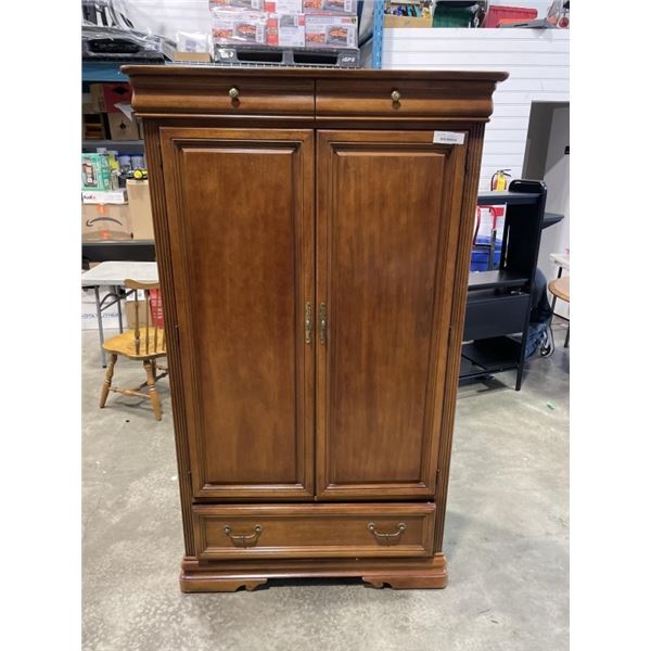 2 DOOR SOLID WOOD WARDORBE WITH POWER
