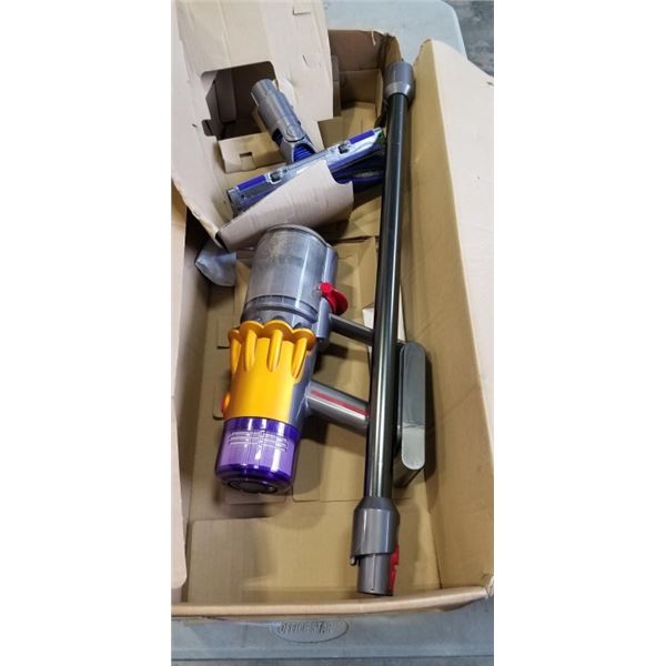 DYSON CORDLESS V12 SLIM VACUUM STORE RETURN SHOWS LCD BATTERY LEVEL AND MODE BUT WON'T SUCK