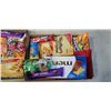 Image 3 : 2 TRAYS OF CHOCOLATE, CANDY AND SNACKS