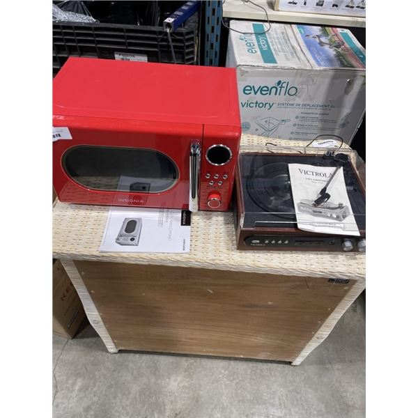 VICTROLA 3 IN 1 TURNTABLE AND INSIGNIA RETRO RED MICROWAVE