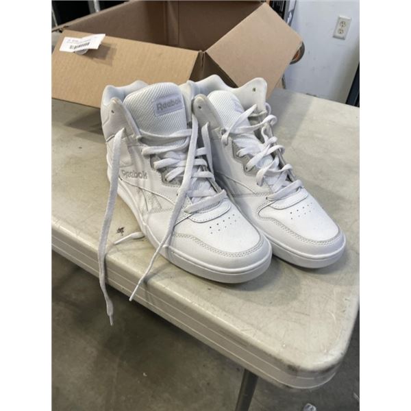 AS NEW REEBOK SIZE 10 SNEAKERS