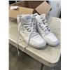 Image 1 : AS NEW REEBOK SIZE 10 SNEAKERS
