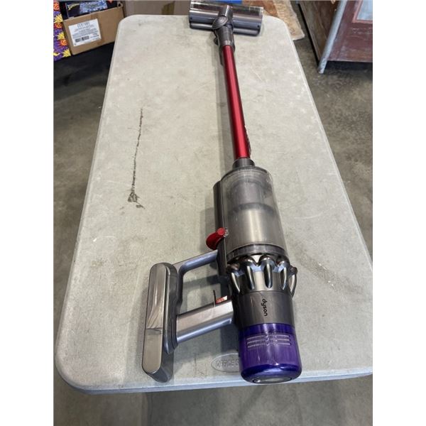 DYSON CORDLESS V10 MOTORHEAD VACUUM
