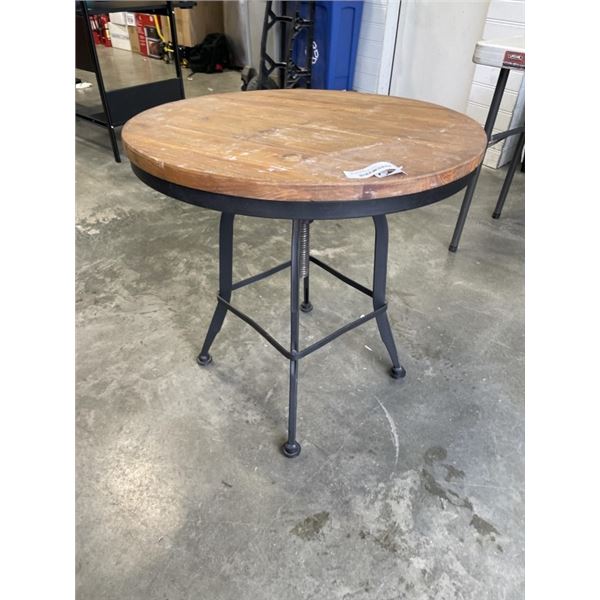 WOOD TOP ROUND TABLE