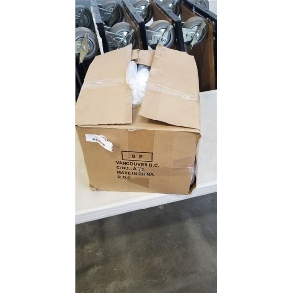 LOT OF ASSORTED CLOTHING