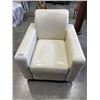 Image 1 : WHITE LEATHER ARM CHAIR