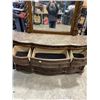 Image 4 : MAHOGANY ORNATE DRESSER AND MIRROR