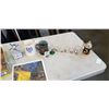 Image 2 : TRAY OF ASSORTED ANTIQUE AND VINTAGE COLLECTIBLES INCLUDING VAN GOGH PRINT
