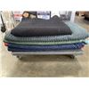 Image 3 : TOTE W/ 8 MOVING BLANKETS