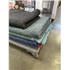 Image 4 : TOTE W/ 8 MOVING BLANKETS