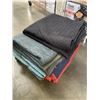 Image 5 : TOTE W/ 8 MOVING BLANKETS