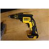 Image 5 : DeWalt DCS354 Multi-Tool, DCF Drywall Screw Gun, DCS570 Circular Saw & Bag (used)
