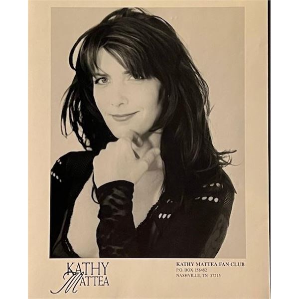 Country Music Singer Kathy Mattea Unsigned Photo