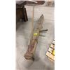 Image 2 : ANTIQUE WOOD FARM EQUIPMENT PILLAR