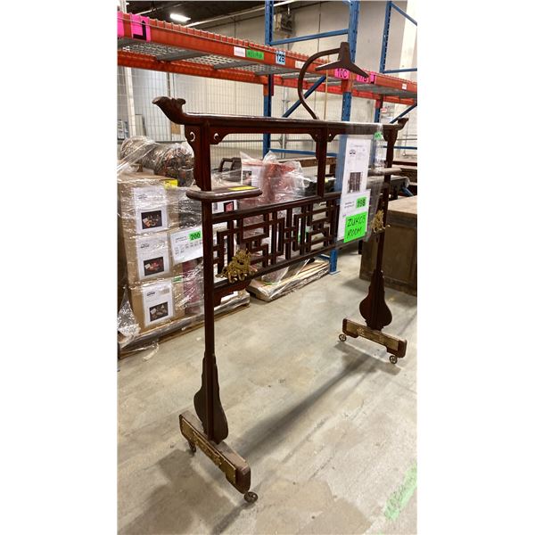 PORTABLE ORNATE DIVIDER