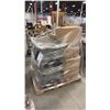 Image 1 : PALLET OF ASSORTED SHOW PROPS/FURNITURE