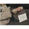 Image 11 : PALLET OF ASSORTED SHOW PROPS & FURNITURE
