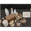 Image 4 : PALLET OF ASSORTED SHOW PROPS & FURNITURE
