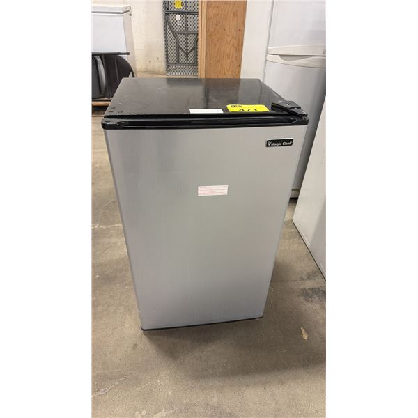 MAGIC CHEF BAR FRIDGE