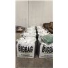 Image 2 : (14) THE BIG BAG STORAGE BAGS WITH COARSE BLACK SAND CONTENTS