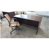 Image 1 : WOOD DESK & ROLLING OFFICE CHAIR