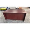 Image 2 : WOOD DESK & ROLLING OFFICE CHAIR