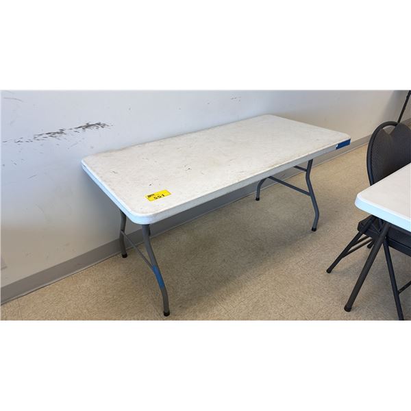 PLASTIC FOLDING TABLE