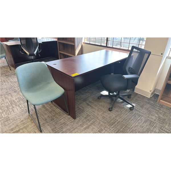 WOOD DESK WITH MESH BACK ROLLING OFFICE CHAIR & CHAIR