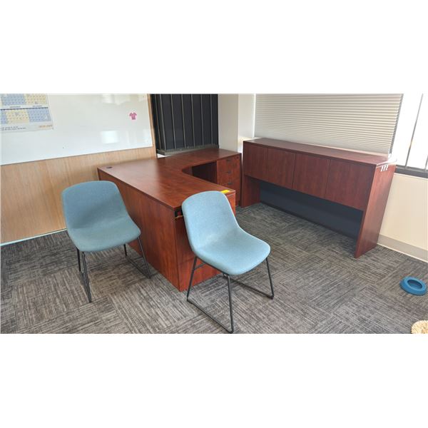 CORNER EXECUTIVE DESK WITH DESK TOP CABINET & 2 CHAIRS