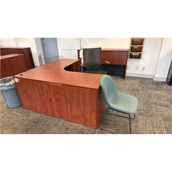 CORNER EXECUTIVE DESK WITH MESH BACK ROLLING OFFICE CHAIR & CHAIR