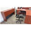 Image 2 : CORNER EXECUTIVE DESK WITH MESH BACK ROLLING OFFICE CHAIR