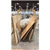 Image 3 : PALLET OF ASSORTED ITEMS INCLUDING; WOOD PANELS, WOOD SLAB & MORE
