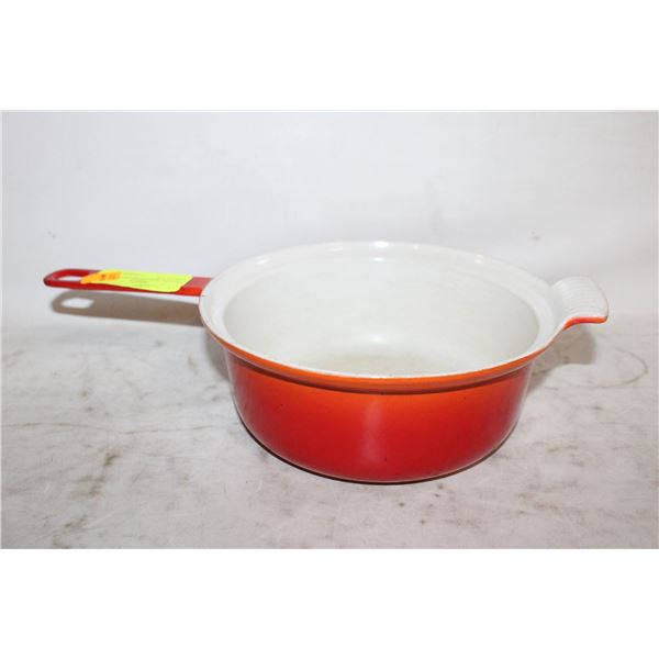 VINTAGE DESCOWARE CAST ENAMEL POT