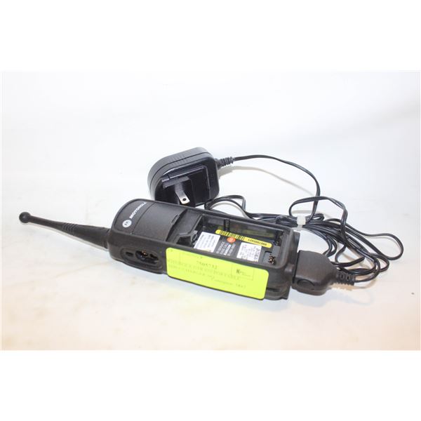 MOTOROLA DTR 650 PORTABLE RADIO+CHARGER NO