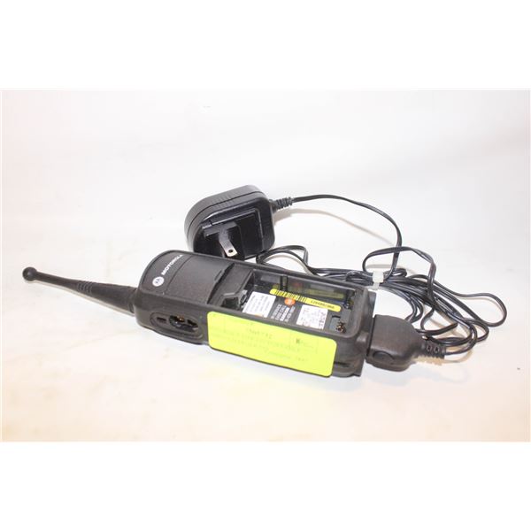 MOTOROLA DTR 650 PORTABLE RADIO+CHARGER NO
