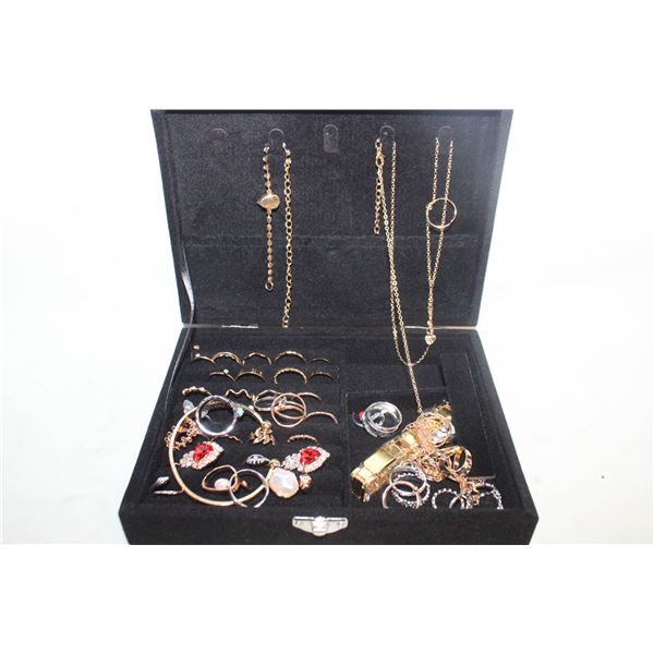 ESTATE JEWELRY BOX WITH A KEY FULL OF JEWELRY