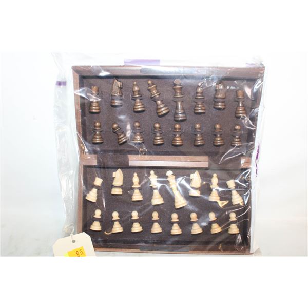 STAUNTON WOOD CHESS SET IN BOX