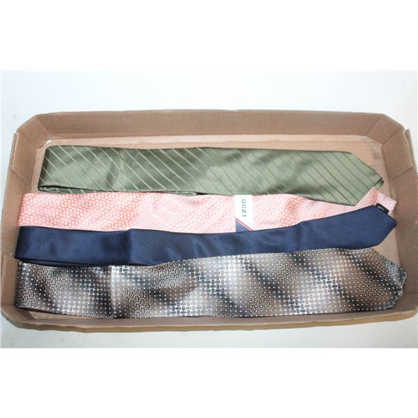 MEN'S LOT OF 4 TIES (ALL WITH TAG'S)