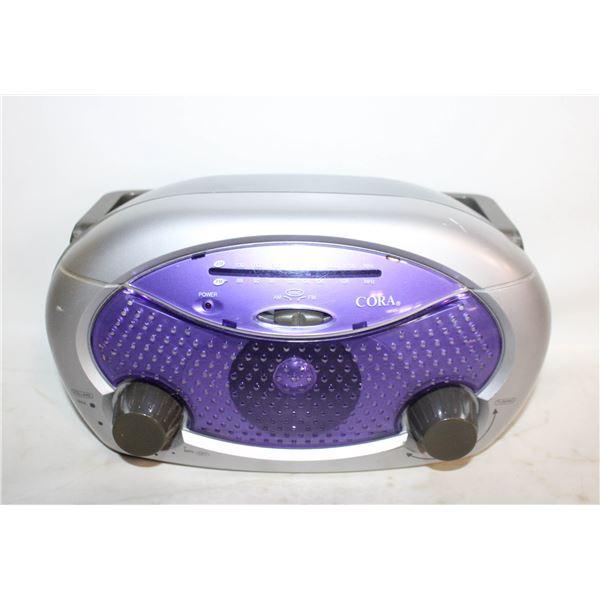 CORA DMX-850 AM/FM PORTABLE RADIO, BATTERIES /