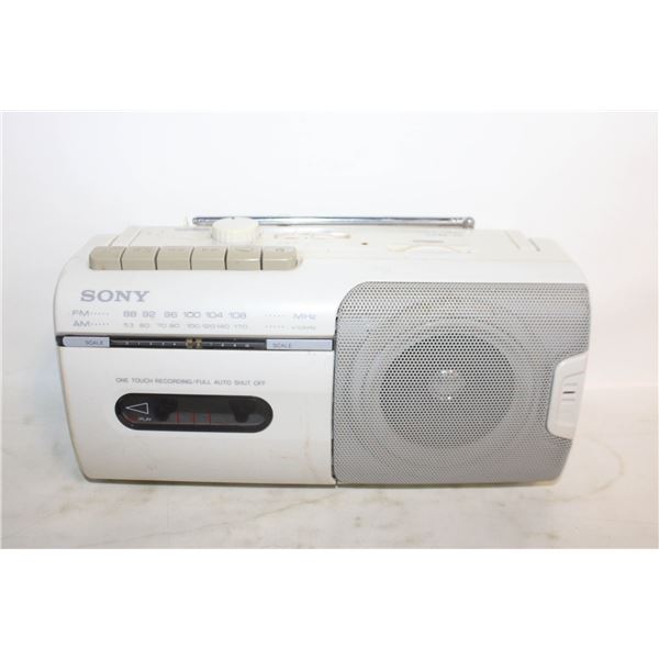 SONY CFM-10 AM/FM PORTABLE RADIO, BATTERIES,