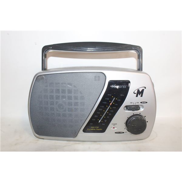 MEMOREX MR45 AM/FM PORTABLE RADIO, BATTERIES /
